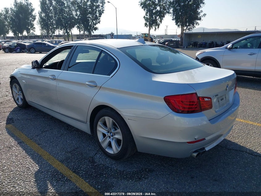 WBAXH5C53DDW15228 2013 BMW 5ER photo no. 3