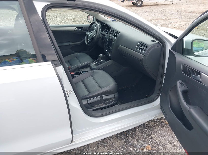 2017 VOLKSWAGEN JETTA 1.4T SE - 3VWDB7AJXHM363696