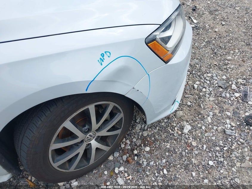 2017 VOLKSWAGEN JETTA 1.4T SE - 3VWDB7AJXHM363696