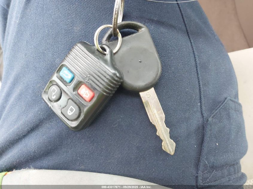 2005 Ford Expedition Xlt VIN: 1FMPU15545LA21044 Lot: 43317671