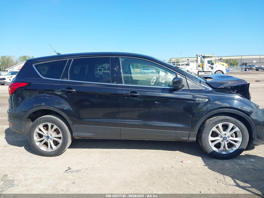 2019 FORD ESCAPE SE - 1FMCU0GD8KUA33474