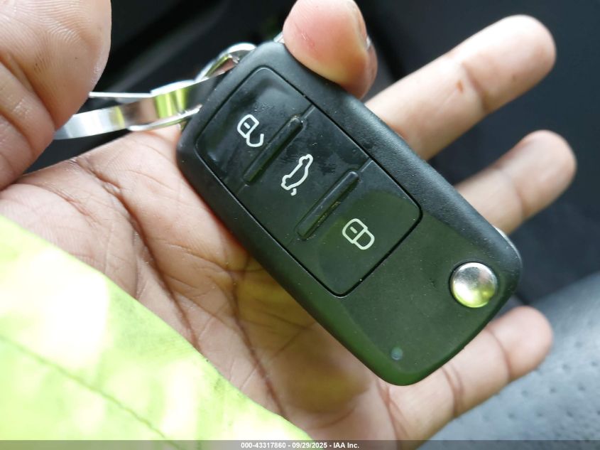 2016 Volkswagen Passat 1.8T Se VIN: 1VWBT7A34GC043229 Lot: 43317860