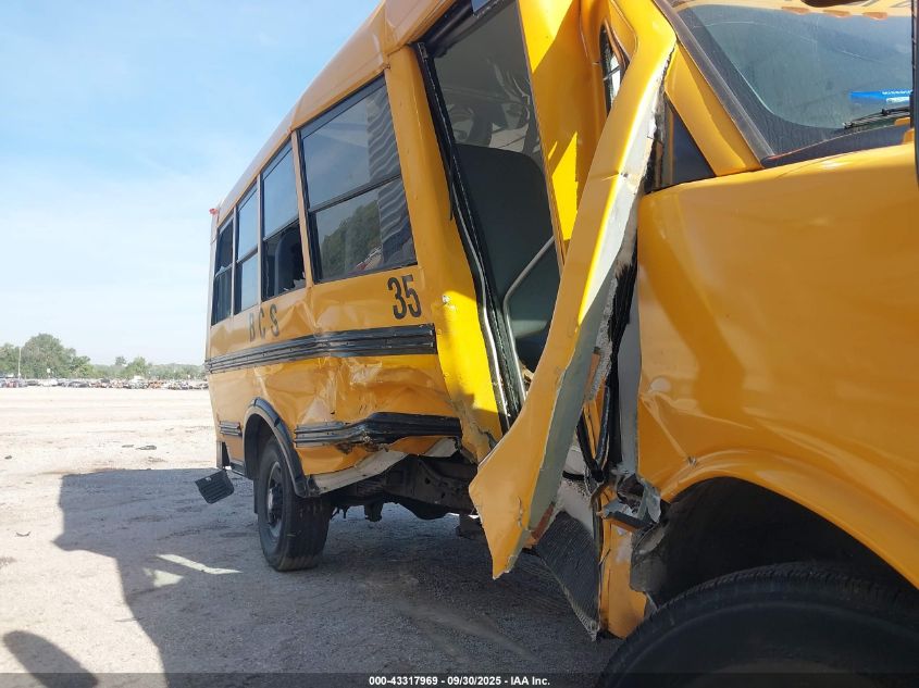 2017 Chevrolet Express Cutaway Work Van VIN: 1GB0GRBFXH1183421 Lot: 43317969