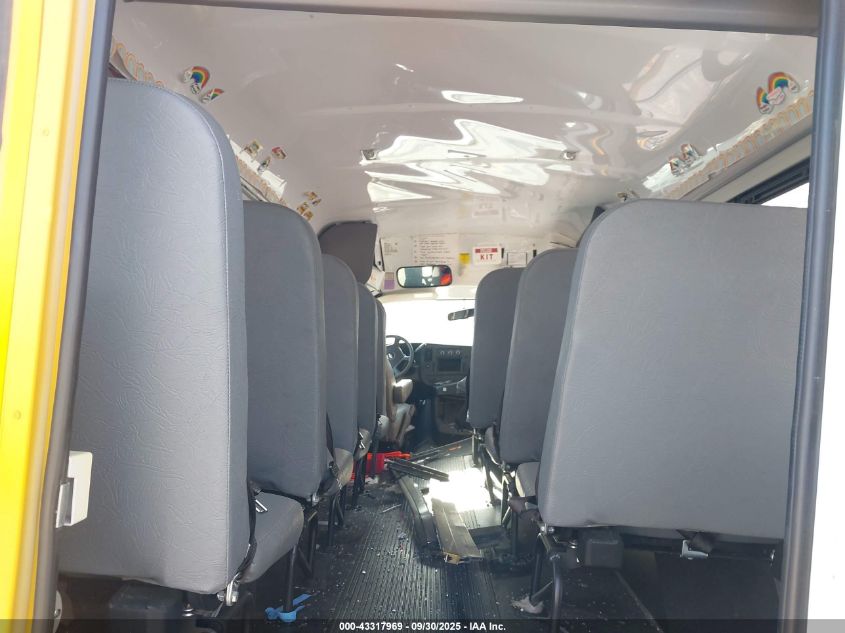 2017 Chevrolet Express Cutaway Work Van VIN: 1GB0GRBFXH1183421 Lot: 43317969