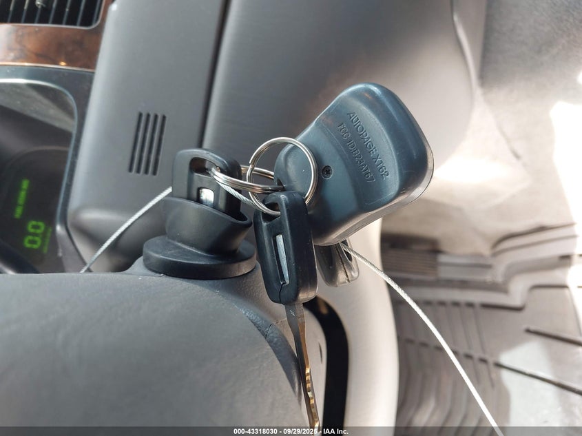 1999 Lincoln Town Car Cartier VIN: 1LNHM83W3XY654925 Lot: 43318030