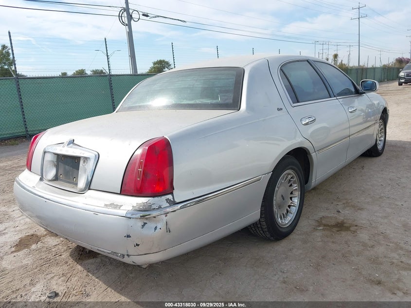 1999 Lincoln Town Car Cartier VIN: 1LNHM83W3XY654925 Lot: 43318030