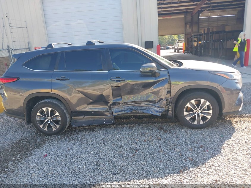 2023 TOYOTA HIGHLANDER HYBRID XLE - 5TDKARAH9PS017806