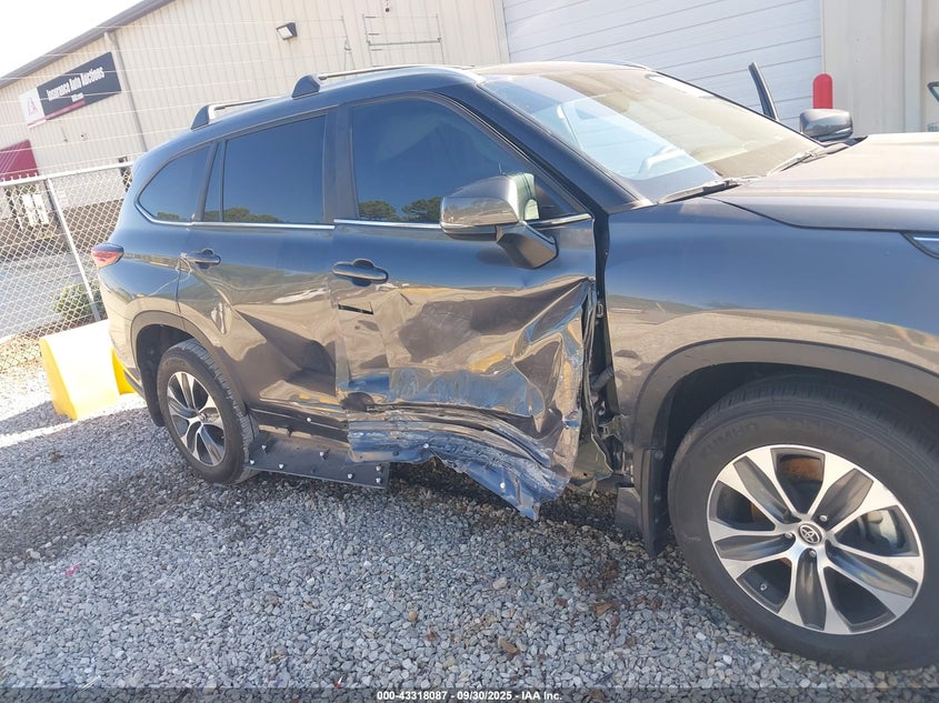 2023 TOYOTA HIGHLANDER HYBRID XLE - 5TDKARAH9PS017806