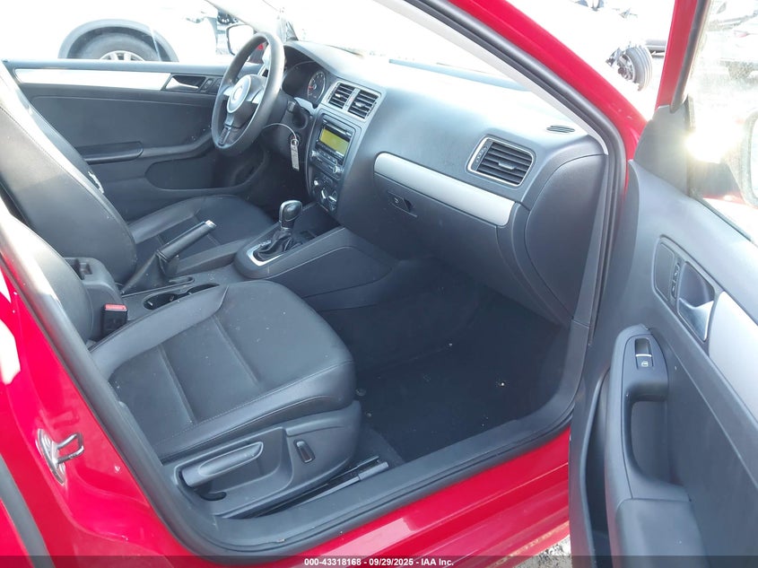 2013 VOLKSWAGEN JETTA 2.5L SE - 3VWDP7AJXDM391798