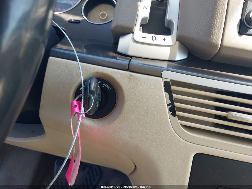 2010 Volkswagen Routan Se VIN: 2V4RW3D11AR230850 Lot: 43318726