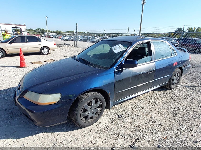 1HGCG56682A114201 2002 HONDA ACCORD photo no. 2
