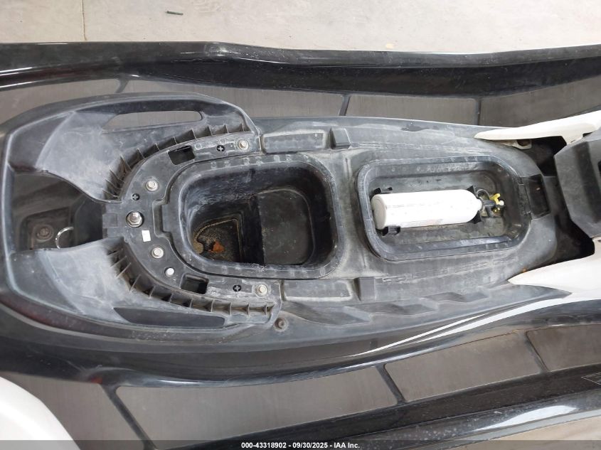 2017 Yamaha Waverunner VIN: USYAMA1808J617 Lot: 43318902