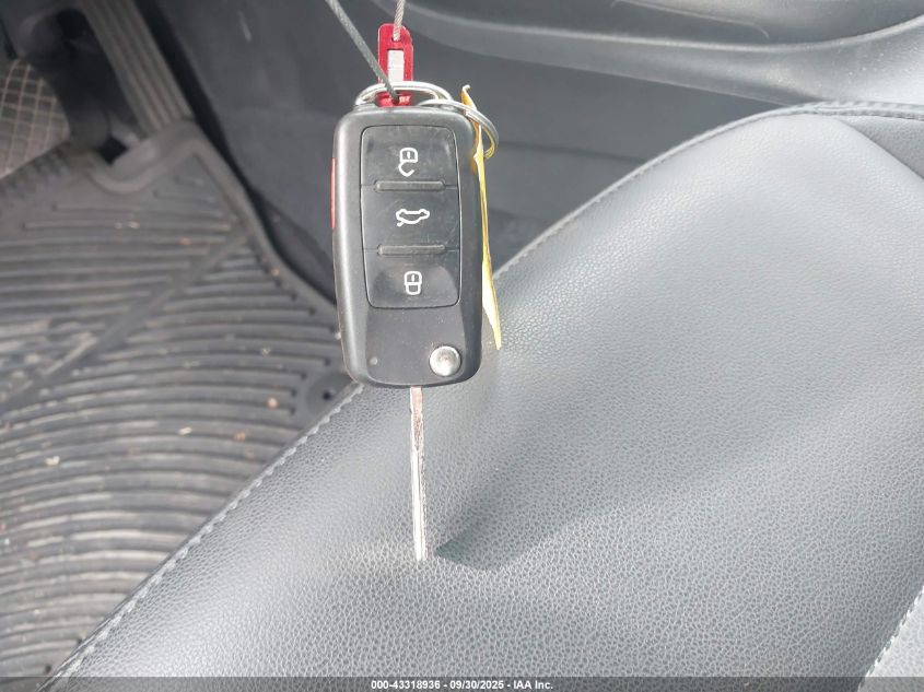 2013 Volkswagen Beetle 2.5L/2.5L Fender Edition VIN: 3VWJP7AT4DM661449 Lot: 43318936