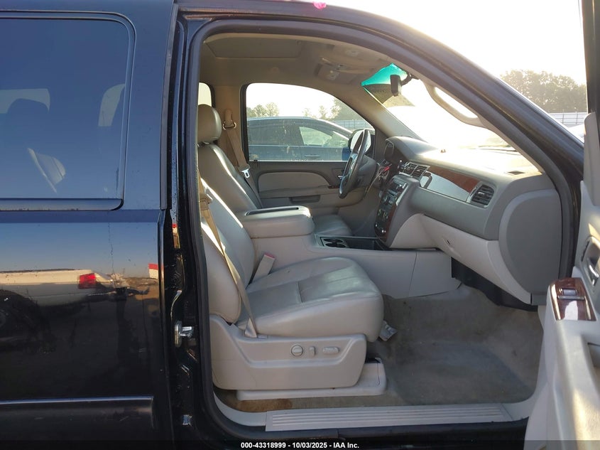 2014 CHEVROLET TAHOE LT 1GNSCBE0XER146095