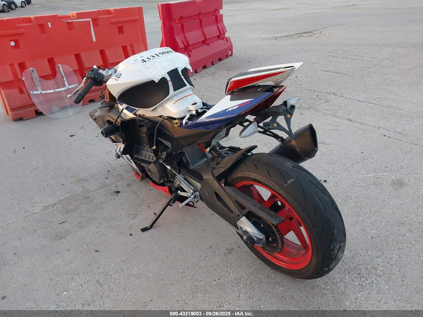 ZD4KSUP02NS000016 2022 APRILIA RS photo no. 3