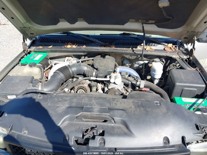 2002 Chevrolet Silverado Lt VIN: 1GCJK33152F205723 Lot: 43319695