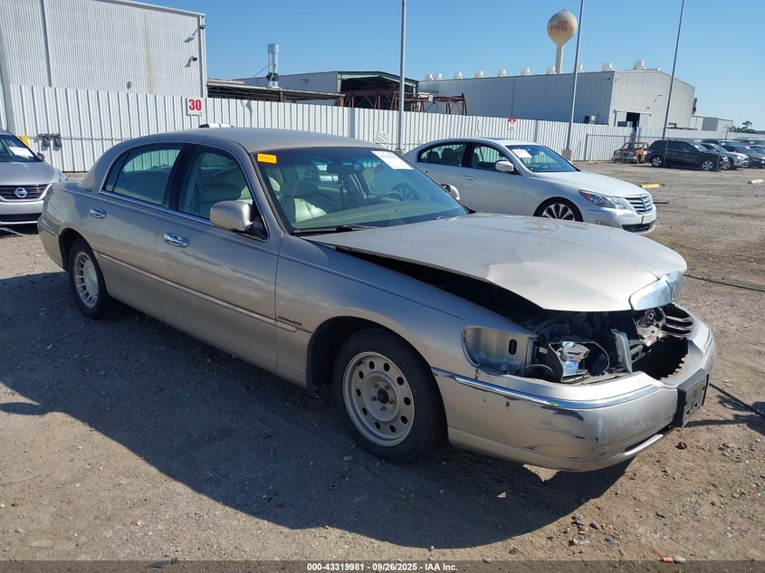 1LNHM81W72Y632938 2002 Lincoln Town Car Executive auction photo 1