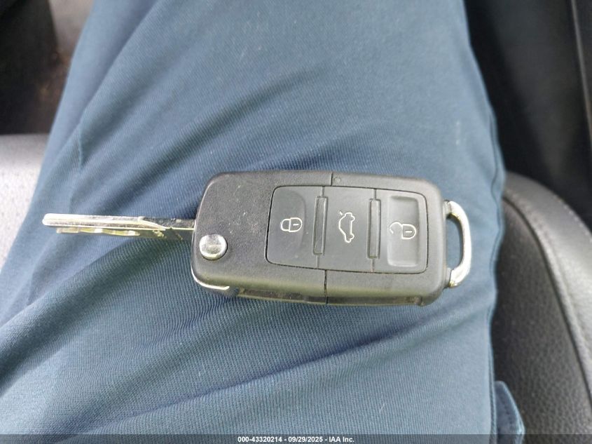 2008 Volkswagen Eos Komfort/Turbo VIN: WVWBA71F48V004133 Lot: 43320214