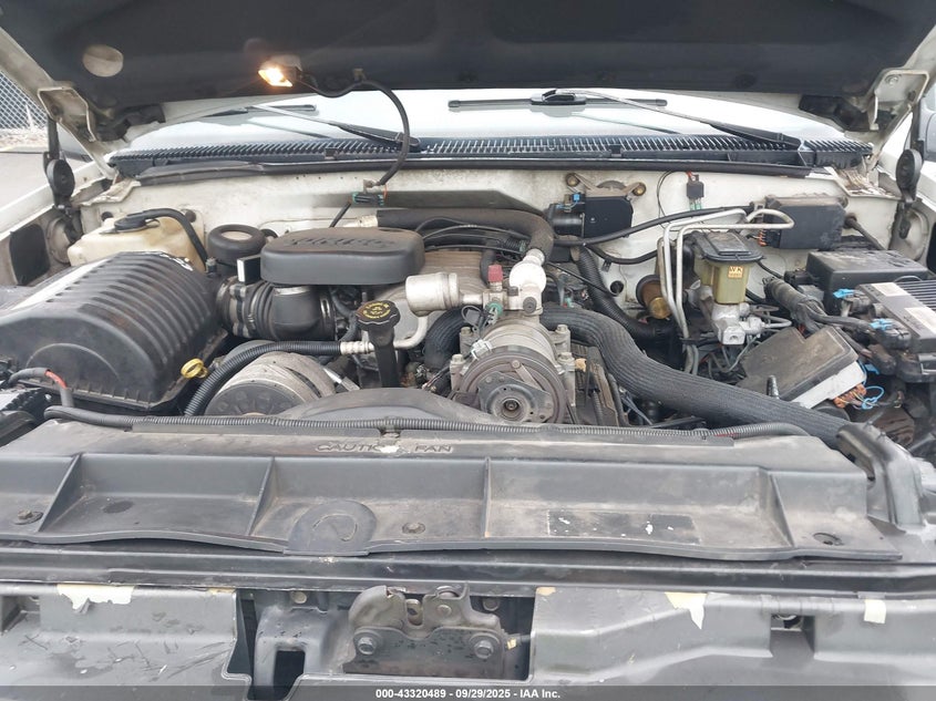 1998 Chevrolet Suburban 2500 VIN: 3GNGC26J1WG133301 Lot: 43320489