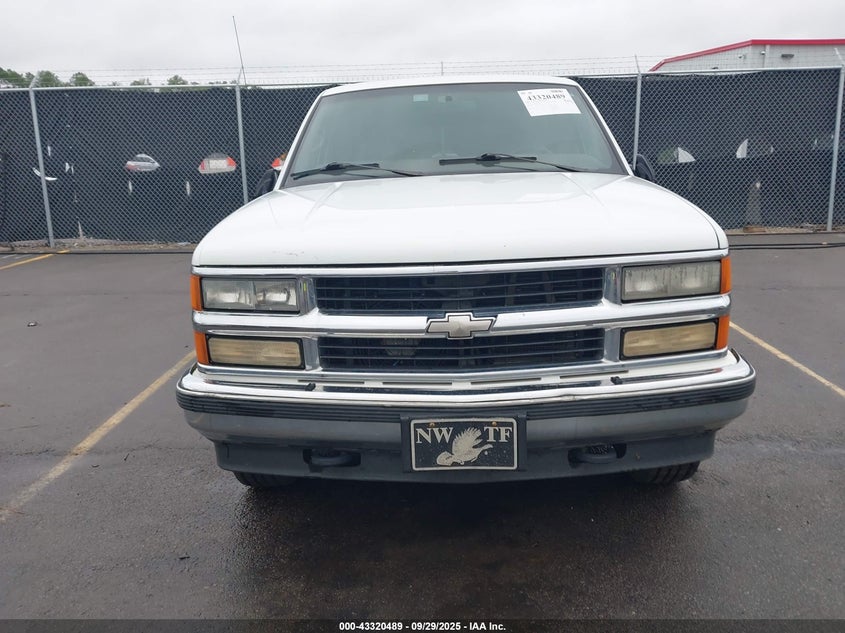 1998 Chevrolet Suburban 2500 VIN: 3GNGC26J1WG133301 Lot: 43320489