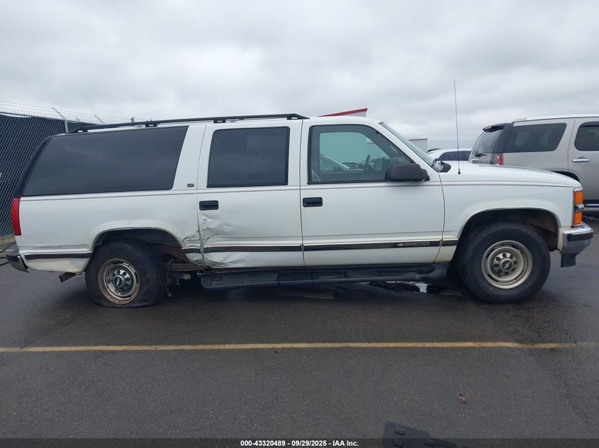 1998 Chevrolet Suburban 2500 VIN: 3GNGC26J1WG133301 Lot: 43320489