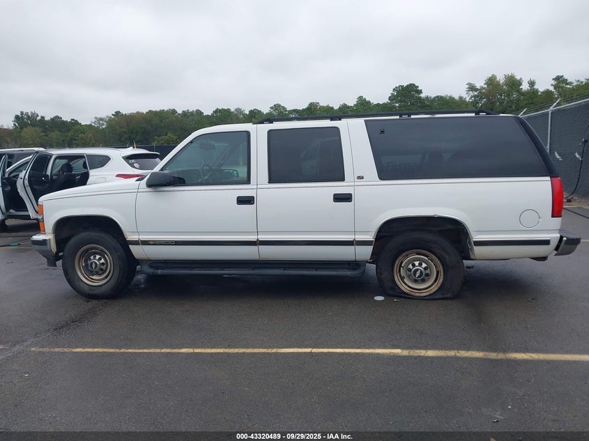 1998 Chevrolet Suburban 2500 VIN: 3GNGC26J1WG133301 Lot: 43320489