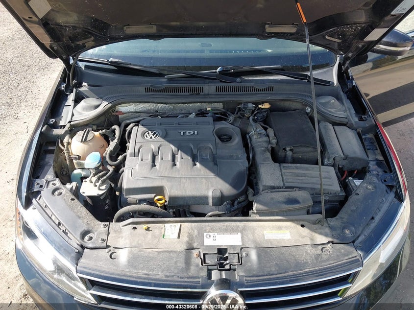 2015 VOLKSWAGEN JETTA 2.0L TDI SEL - 3VWLA7AJ0FM203256