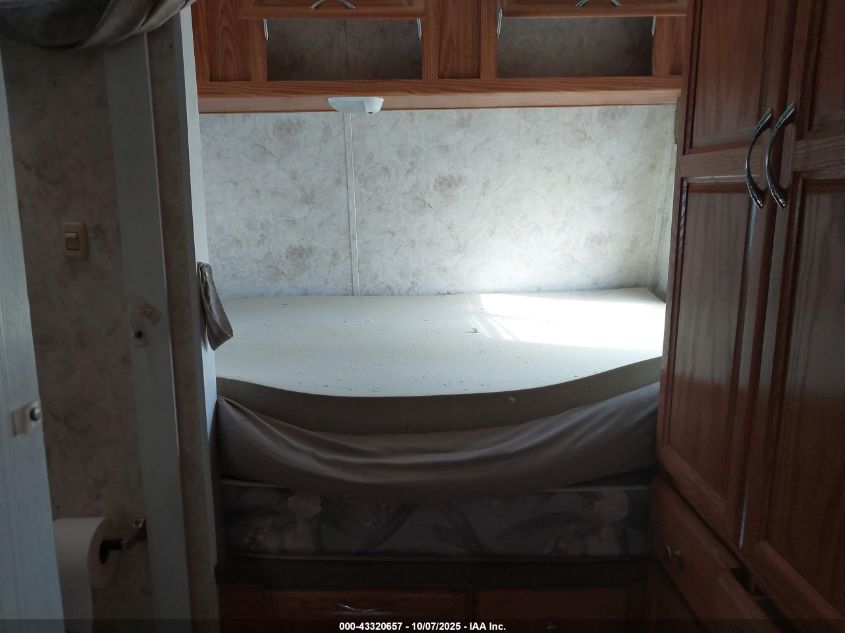 2005 Eclipse Attitude / 26Fsak / VIN: 5LZBE26225S002703 Lot: 43320657