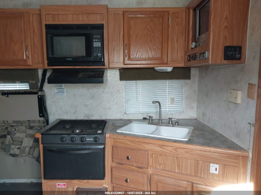 2005 Eclipse Attitude / 26Fsak / VIN: 5LZBE26225S002703 Lot: 43320657