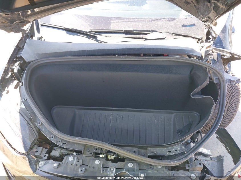 2023 Tesla Model X Dual Motor All-Wheel Drive/Standard Range VIN: 7SAXCDE5XPF413723 Lot: 43320692