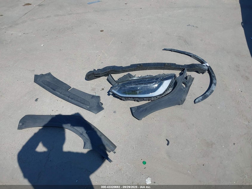 2023 Tesla Model X Dual Motor All-Wheel Drive/Standard Range VIN: 7SAXCDE5XPF413723 Lot: 43320692