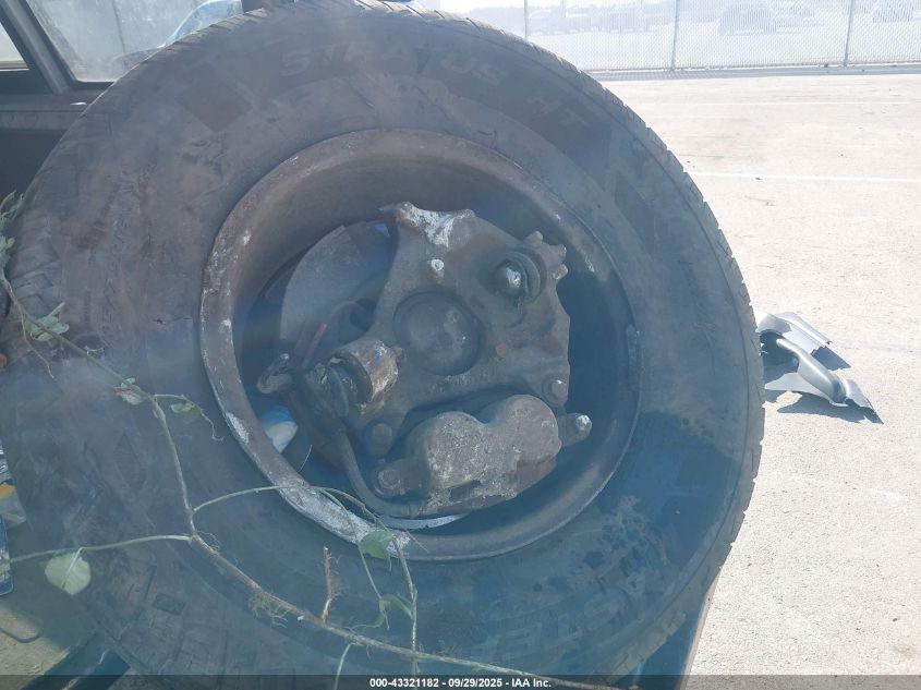 1999 Chevrolet Silverado 1500 VIN: 2GCEC19WXX1298985 Lot: 43321182