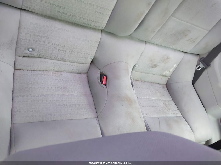 2005 Ford Mustang V6 Deluxe/V6 Premium VIN: 1ZVFT80N255128131 Lot: 43321205