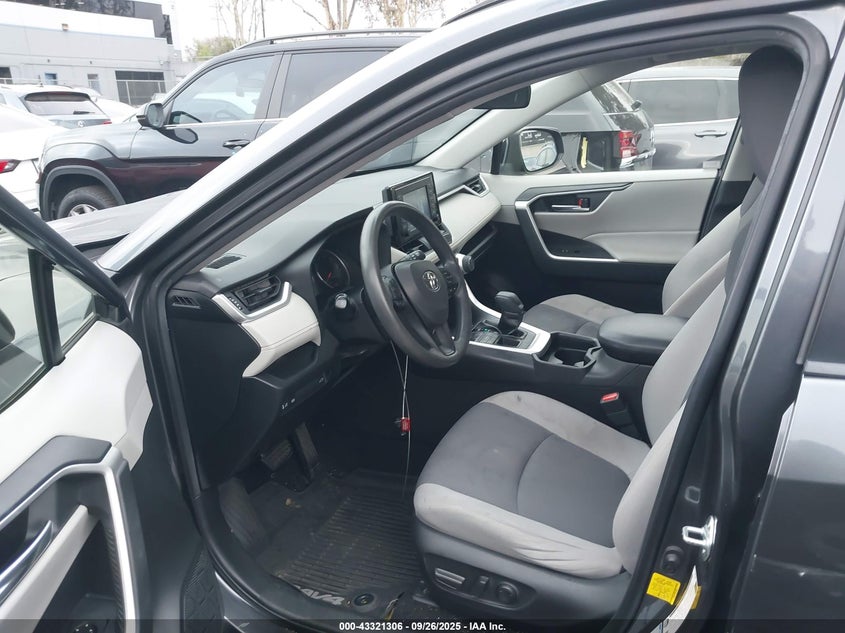 2019 TOYOTA RAV4 XLE - JTMP1RFV5KD520130