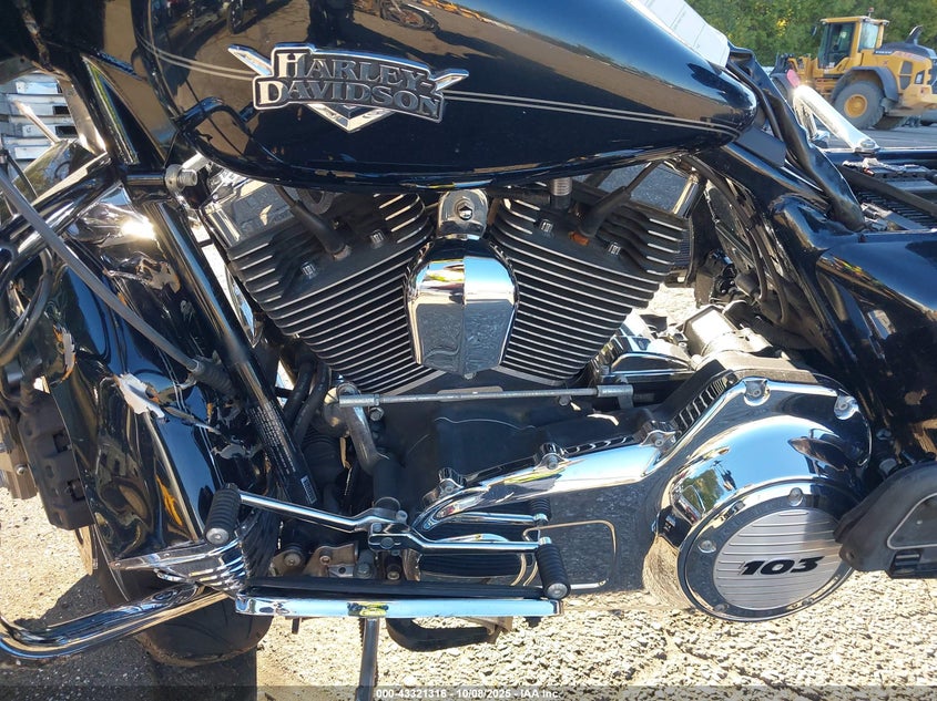 2011 HARLEY-DAVIDSON FLHRC 1HD1FRM11BB673489