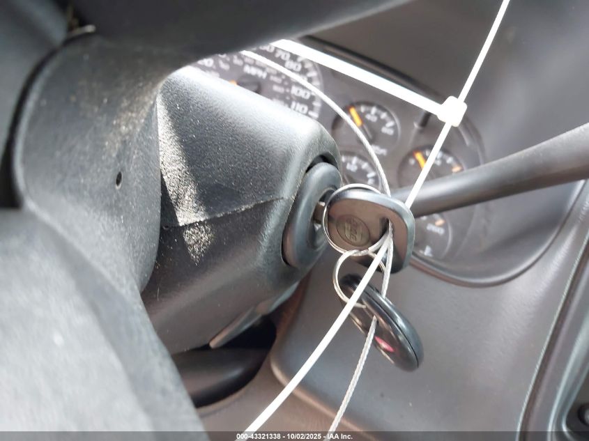 2005 Chevrolet Silverado 1500 Z71 VIN: 2GCEK13TX51216249 Lot: 43321338