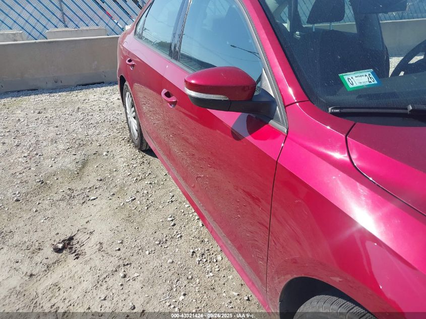 2015 Volkswagen Passat 1.8T S VIN: 1VWAT7A32FC010384 Lot: 43321424