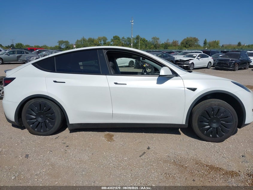 2023 Tesla Model Y Awd/Long Range Dual Motor All-Wheel Drive VIN: 7SAYGDEE0PA128650 Lot: 43321578