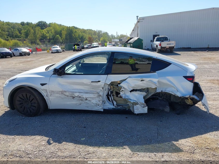 2023 Tesla Model Y Awd/Long Range Dual Motor All-Wheel Drive VIN: 7SAYGDEE0PA128650 Lot: 43321578