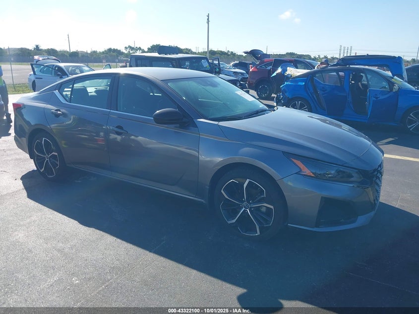 NISSAN ALTIMA SR FWD