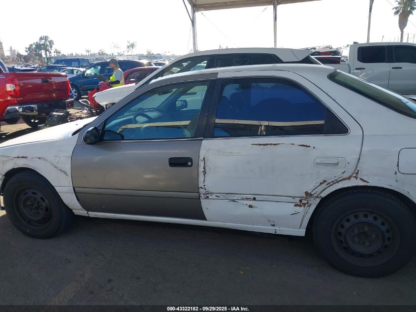 2000 Toyota Camry Le VIN: JT2BG22K0Y0464957 Lot: 43322182