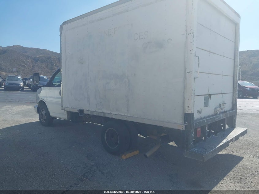 1GBJG31U651238220 2005 CHEVROLET EXPRESS photo no. 3