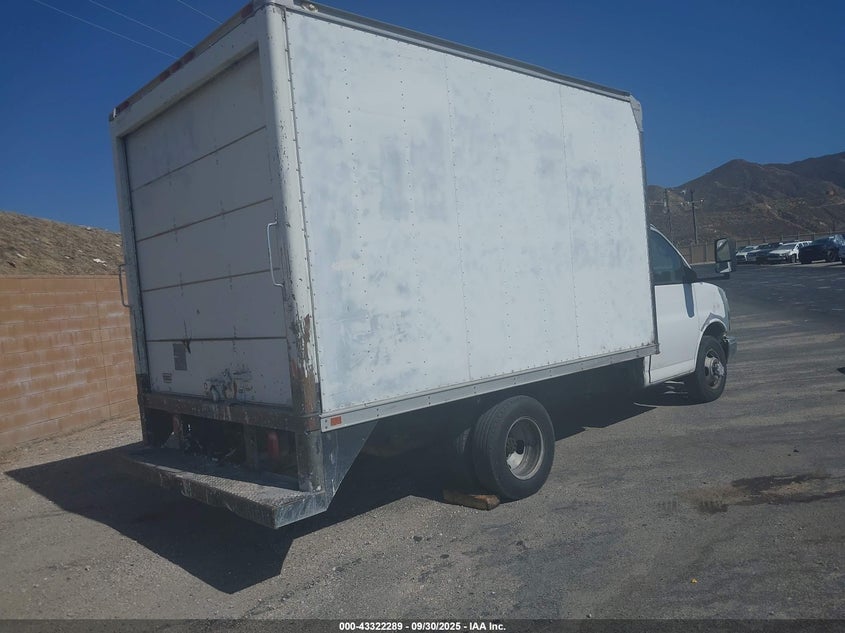 1GBJG31U651238220 2005 CHEVROLET EXPRESS photo no. 4