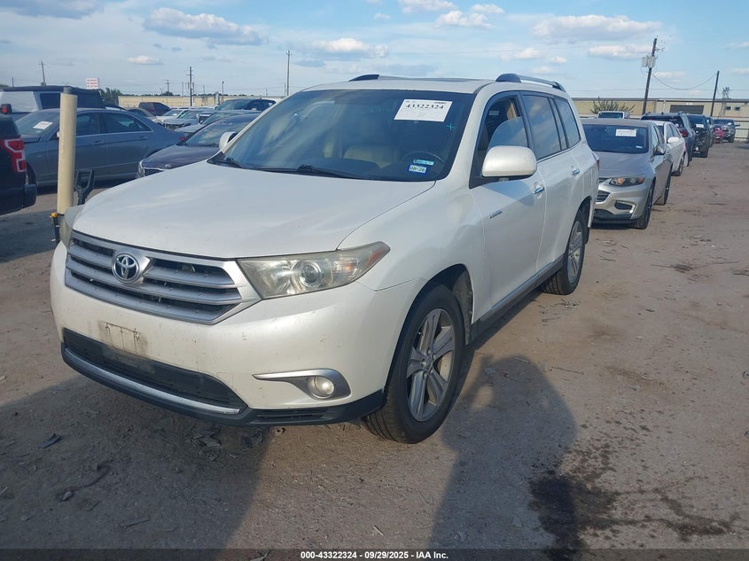 5TDYK3EHXDS095635 2013 TOYOTA HIGHLANDER photo no. 2