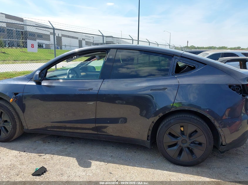 2025 Tesla Model Y Long Range Dual Motor Rear-Wheel Drive VIN: 7SAYGDED6SA359486 Lot: 43322820