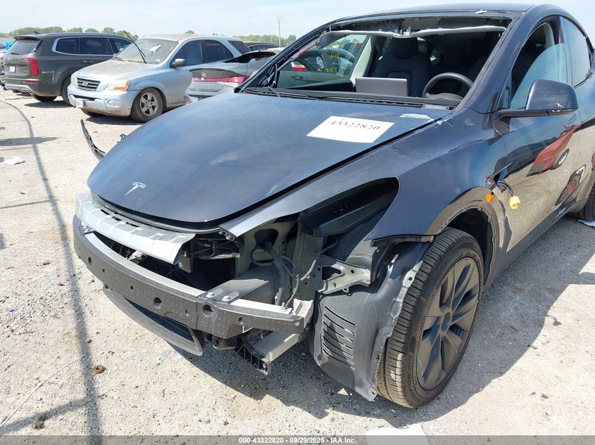 2025 Tesla Model Y Long Range Dual Motor Rear-Wheel Drive VIN: 7SAYGDED6SA359486 Lot: 43322820