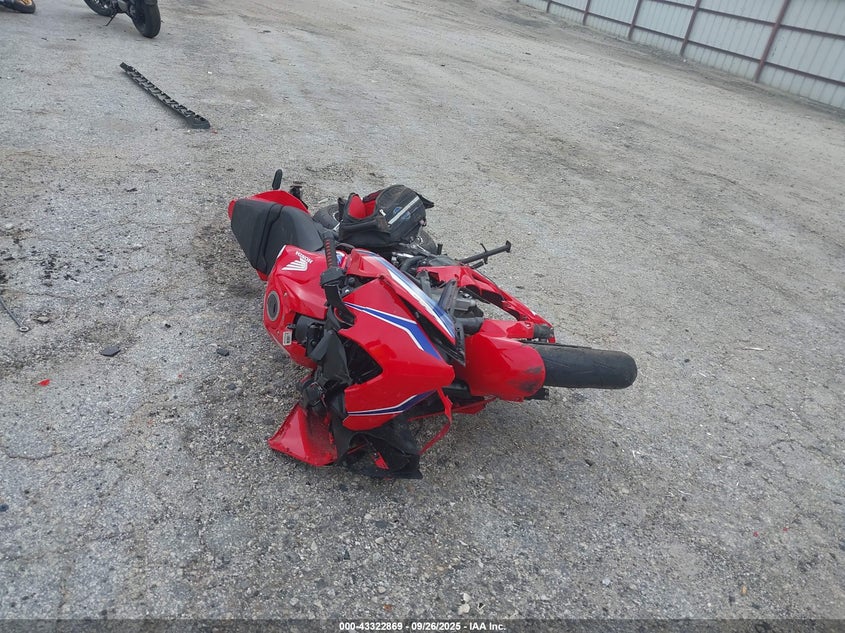 2025 HONDA CBR650 R - MLHRH1551S5100136
