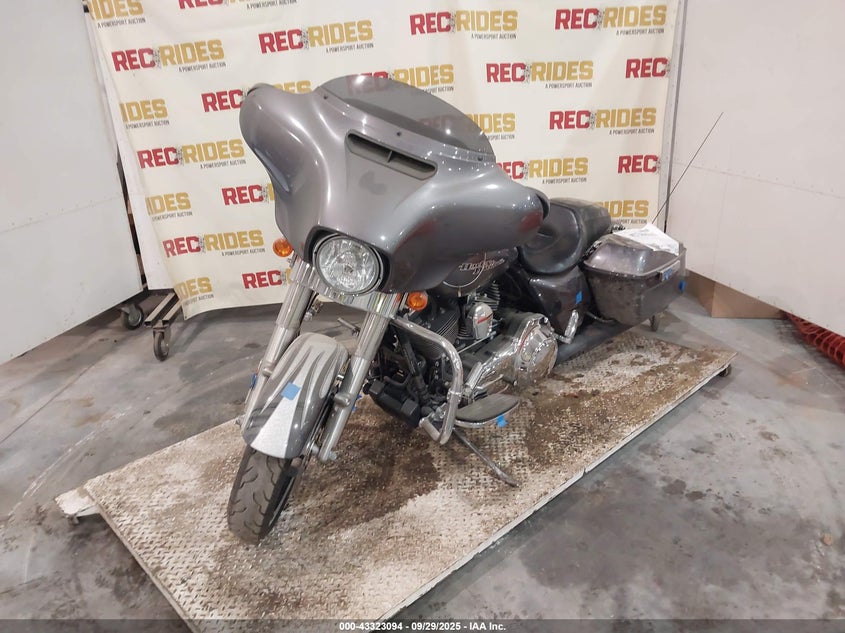 2014 Harley-Davidson Flhx Street Glide grey null null 1HD1KBM12EB675680 photo #3