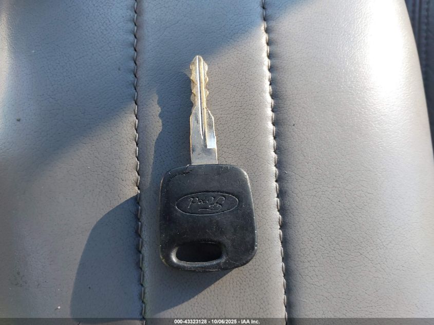 1998 Ford Expedition Eddie Bauer/Xlt VIN: 1FMFU18L5WLA09590 Lot: 43323128