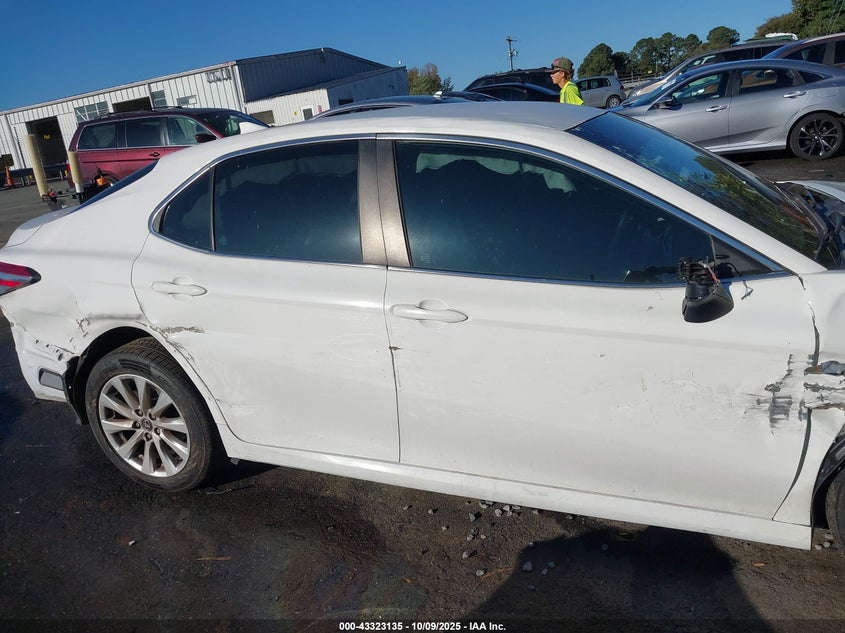 2018 Toyota Camry L/Le/Xle/Se/Xse VIN: 4T1B11HKXJU542133 Lot: 43323135